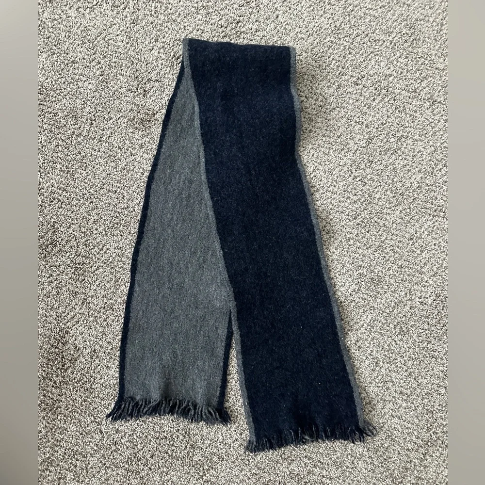 Gap wool scarf navy & gray two tone colored